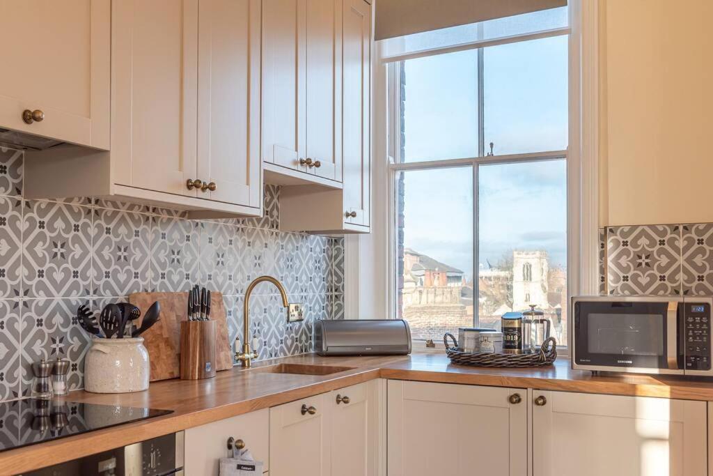 Luxury Apartment Rowntree House Across From The Shambles York Ngoại thất bức ảnh